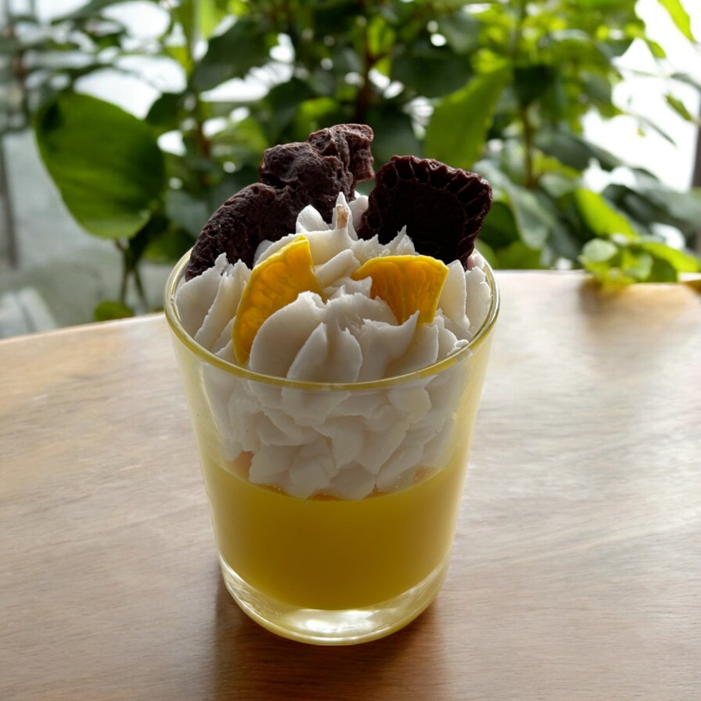 Zitronen-Duftkerze – Frisches Dessert-Design mit dekorativen Wachsdetails