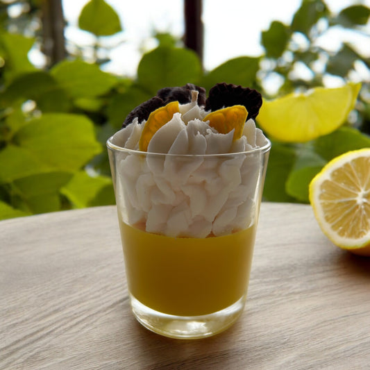 Zitronen-Duftkerze – Frisches Dessert-Design mit dekorativen Wachsdetails
