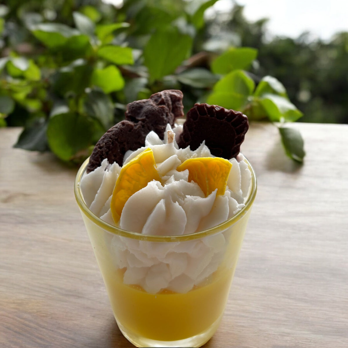 Zitronen-Duftkerze – Frisches Dessert-Design mit dekorativen Wachsdetails