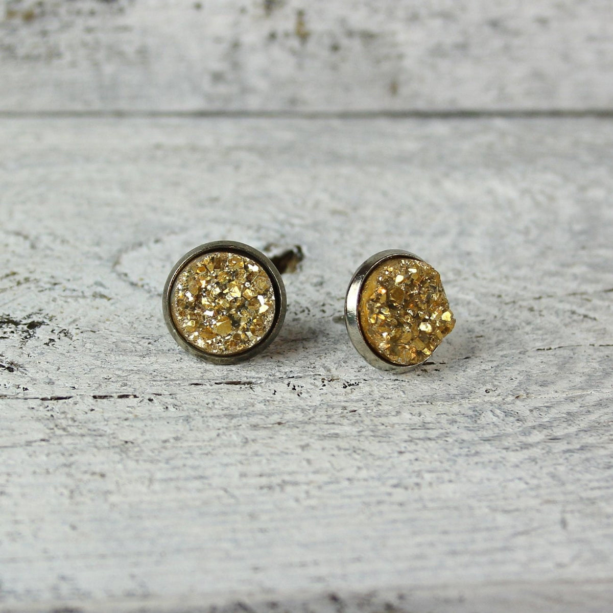 Edelstahl Ohrstecker Faux Druzy in Gold-Gelb – Handgemachte Ohrringe