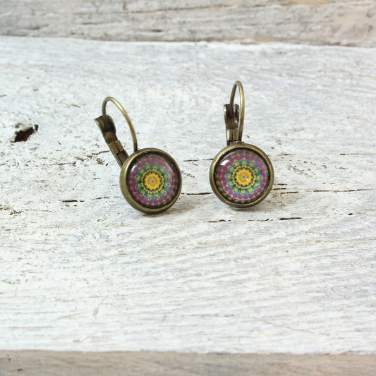 Bronze Ohrhänger mit lila-gelbem Mandala – Frisches Design