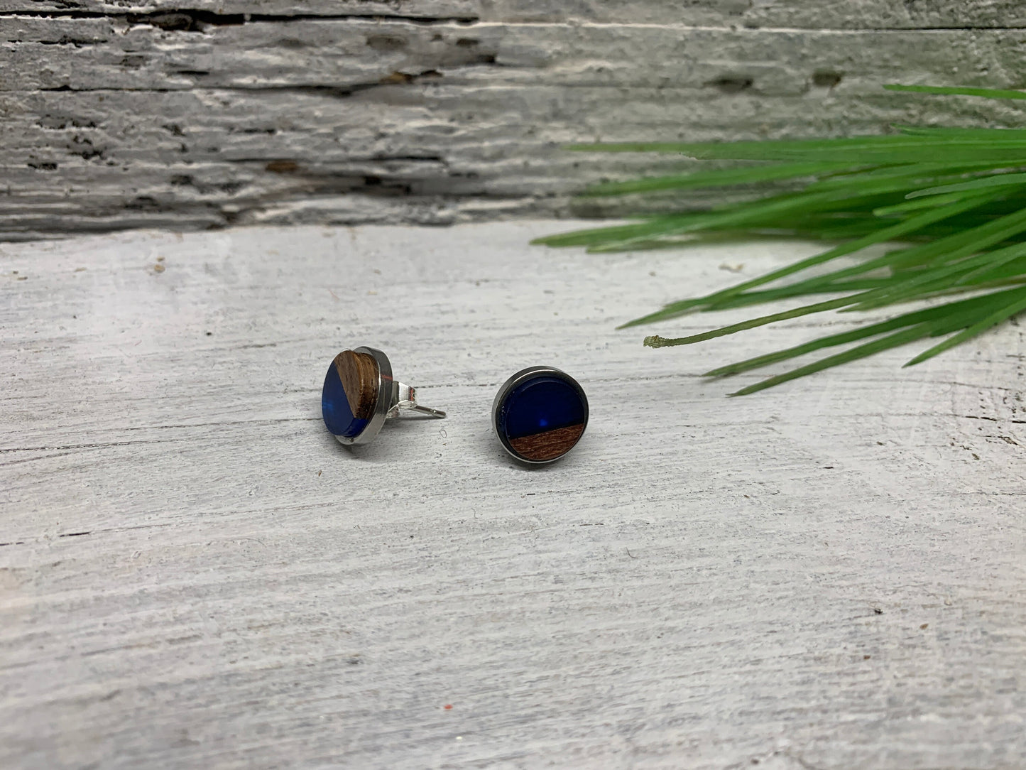 Edelstahl Ohrstecker mit Holz & Epoxid in Blau – Minimalistische Ohrringe