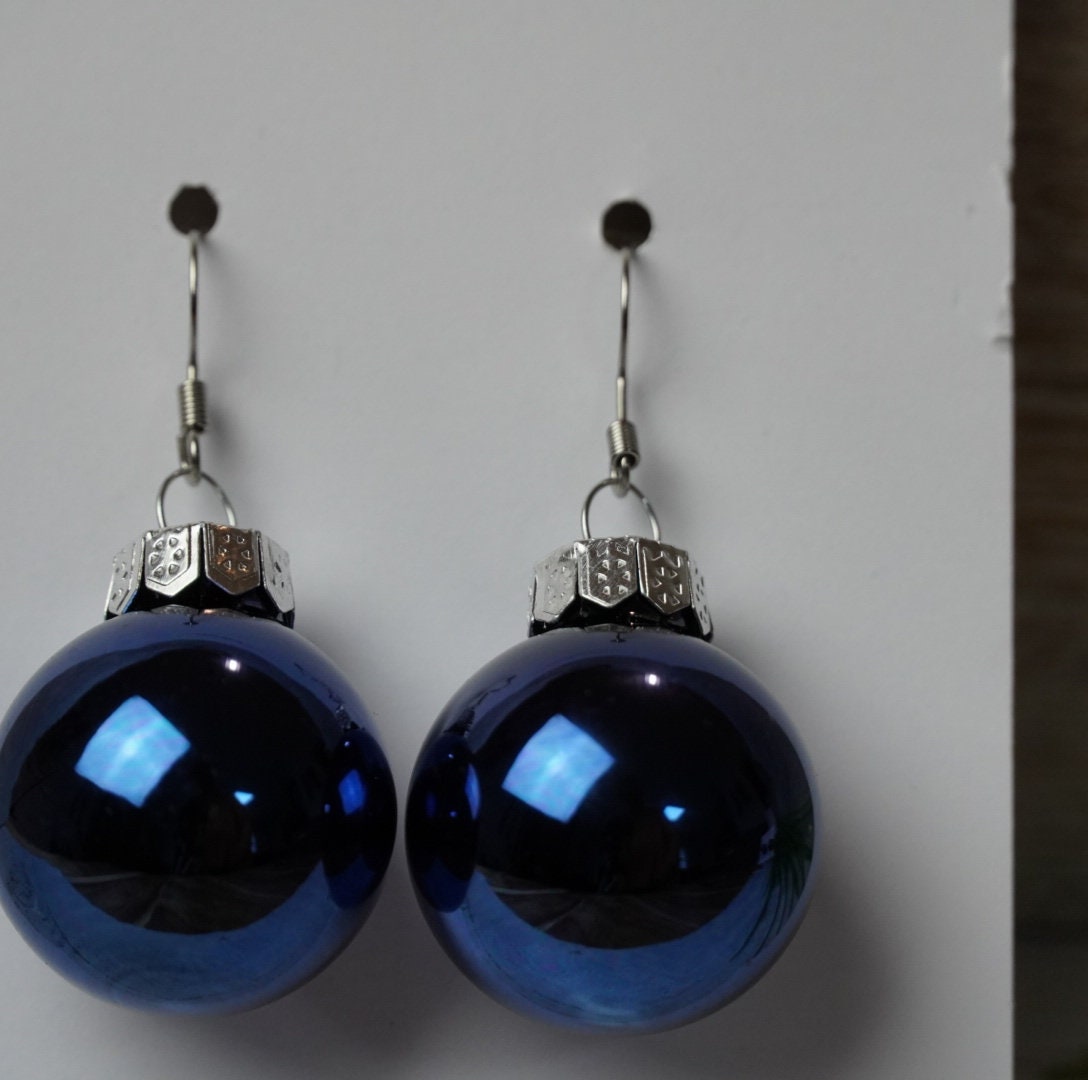 Hängende Ohrringe aus Glas in Blau – Stilvolle Weihnachtskugeln