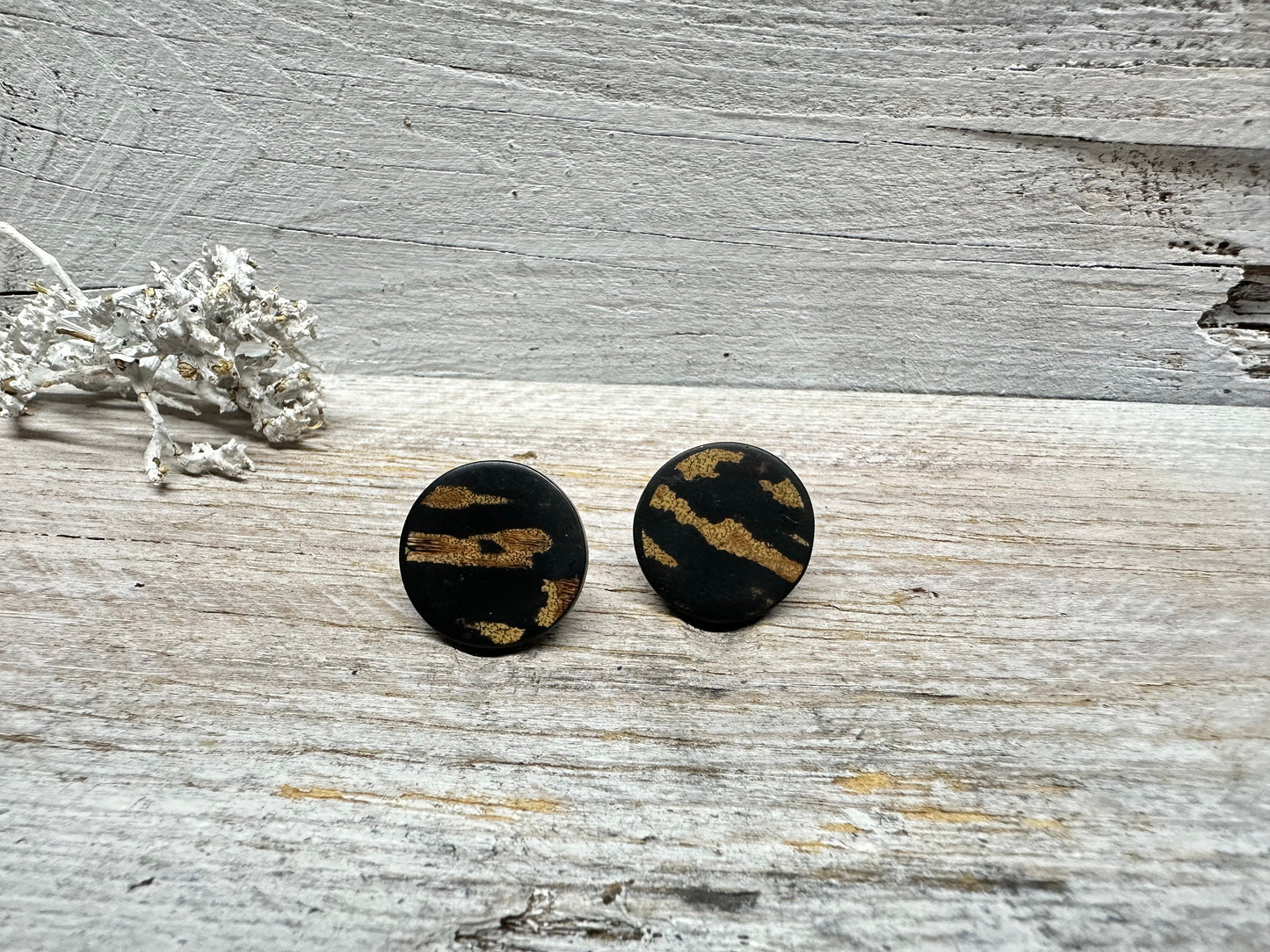 Minimalistische Ohrstecker aus Edelstahl und Holz – Elegante Ohrringe in Schwarz-Braun