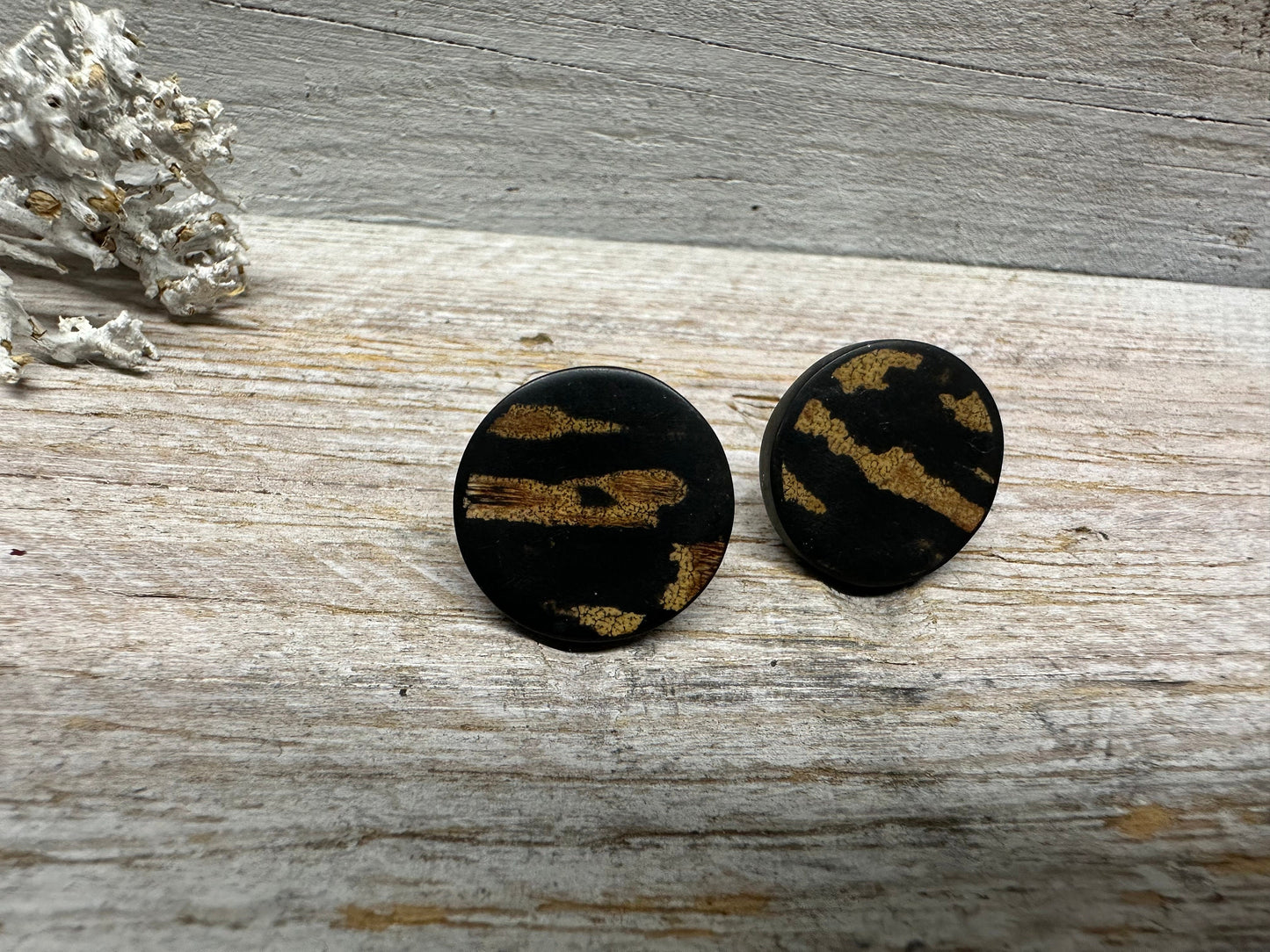 Minimalistische Ohrstecker aus Edelstahl und Holz – Elegante Ohrringe in Schwarz-Braun