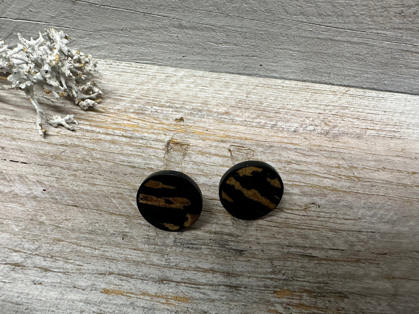 Minimalistische Ohrstecker aus Edelstahl und Holz – Elegante Ohrringe in Schwarz-Braun